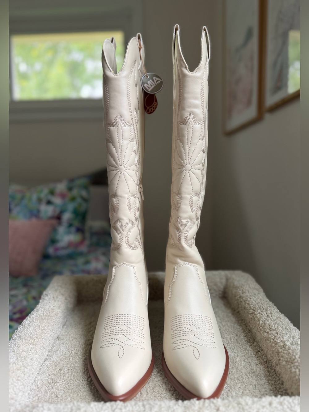 NEW IN BOX MIA Kolt Embroidered Western Cowboy Boots - Picture 3 of 5